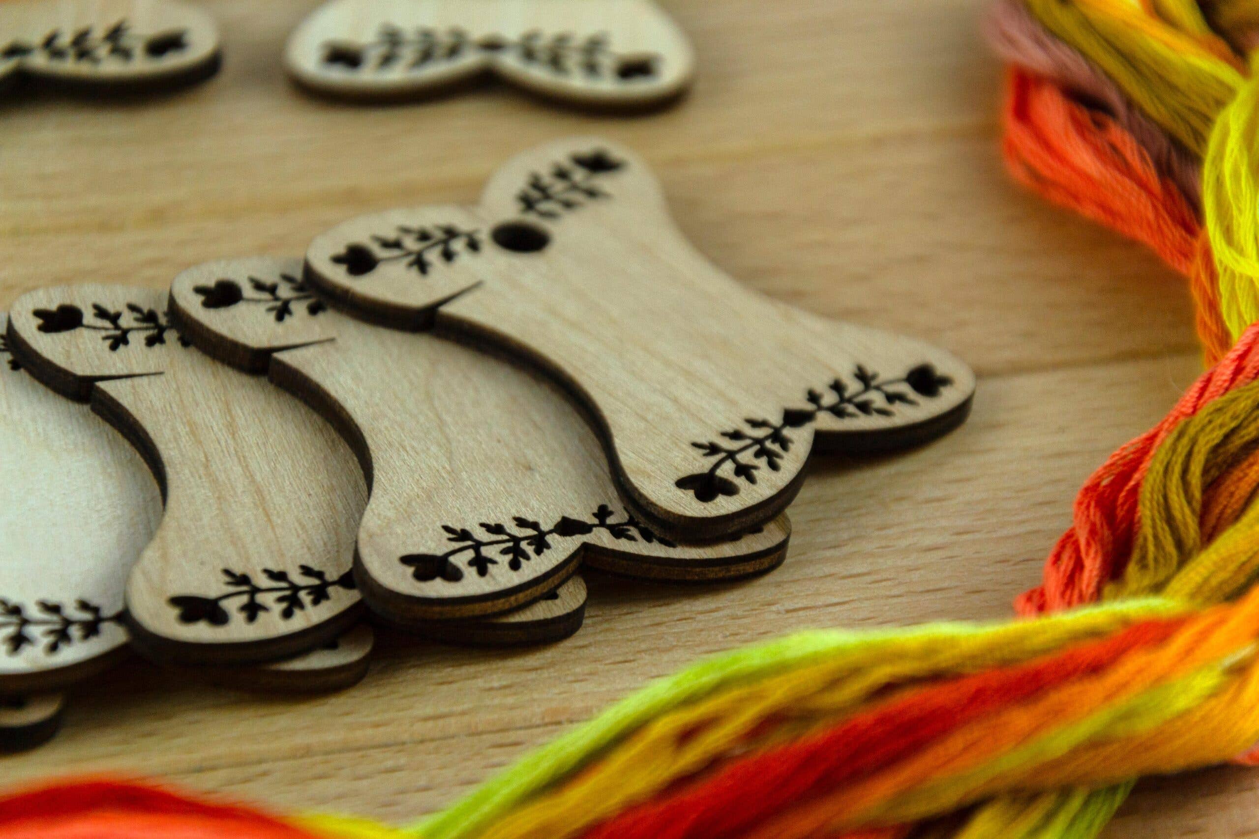 Embroidery craft – wholesale Craft supplies – Wooden embroidery bobbins for thread storage BB-0033