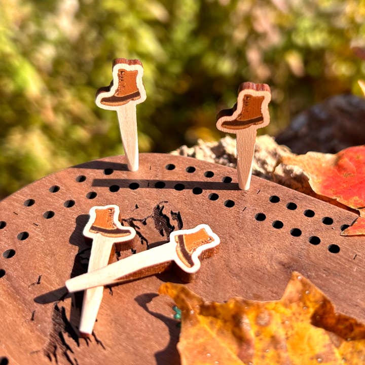 Cast & Carve - Vente Jeux de société - Mini plateau de cribbage avec drapeau du Maine et chevilles personnalisées2