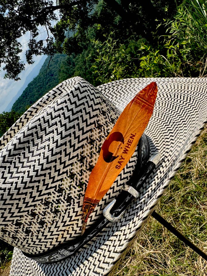 Grafsteen Zeg Wanneer Hoed Veer - Western Hoed Accessoire voor wholesale door Buckaroo Supply Company