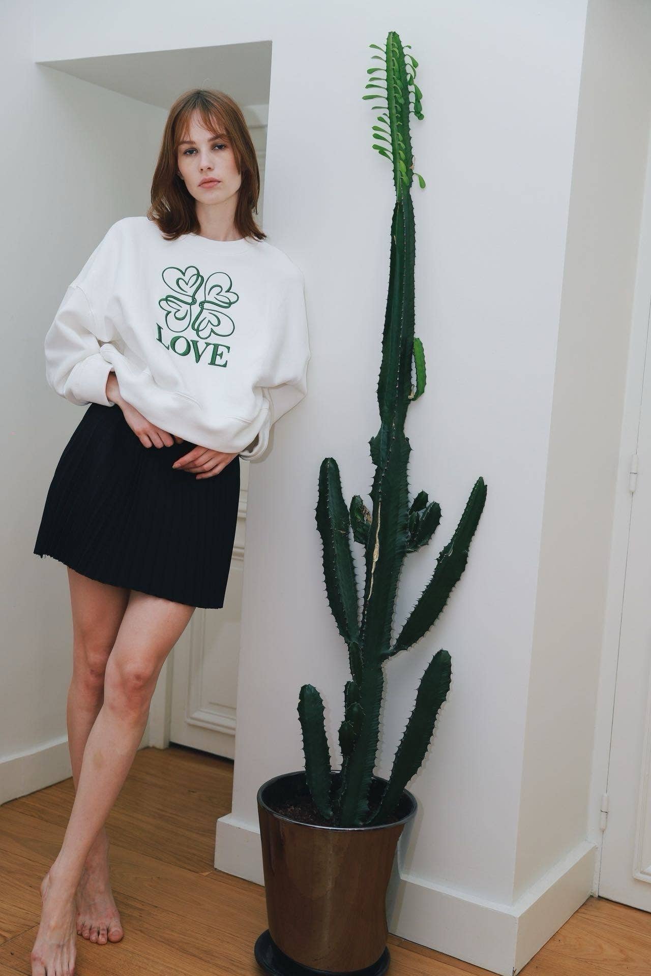 EASY MODE - Wholesale Graphic Sweatshirt - Women's - Embroidered sweatshirt - 80033