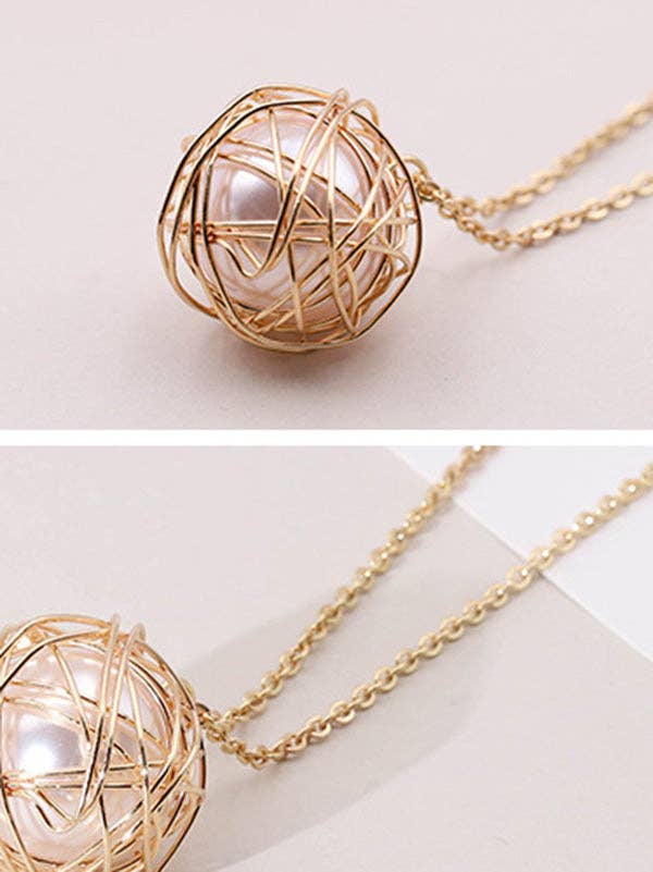 IDENTIQUE À L'IMAGE Collier à Perles Creuses en vente sur Faire2