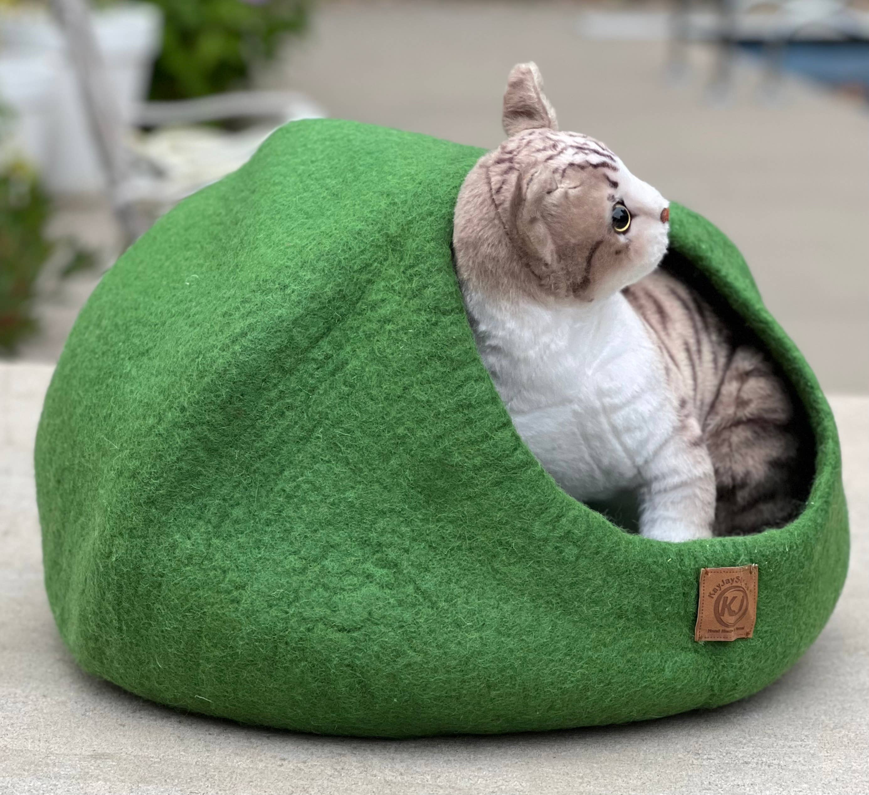 Lungta Imports - Wholesale Pet Cave - Cat/Dog - Hand Made Felt Wool Cat Cave / Cat Bed / Warm Cat House (Cop20