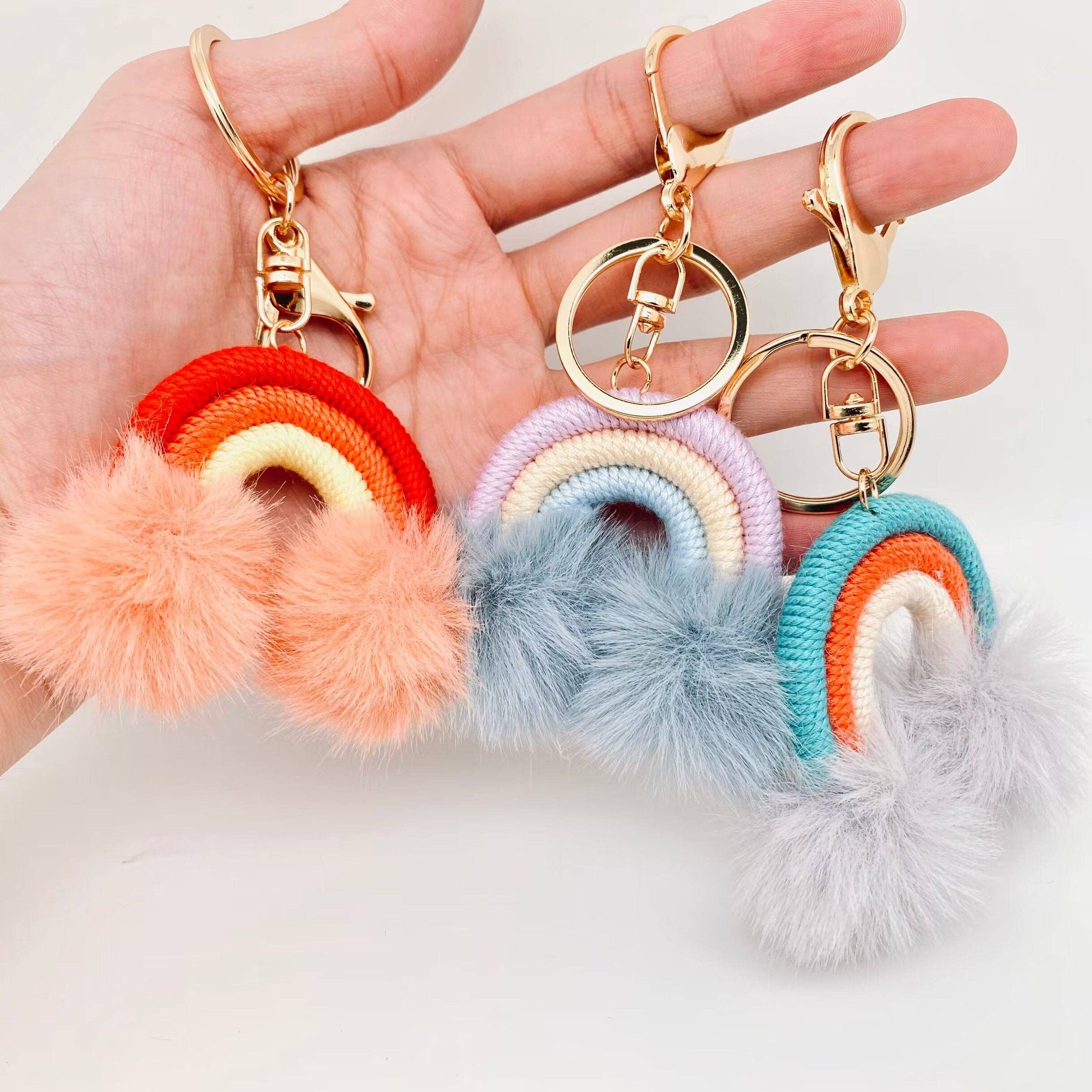 Mio Queena - Wholesale Sleutelhanger - Dames - Pluchen bol sleutelhanger met regenbooghanger, handgeweven tasornament7