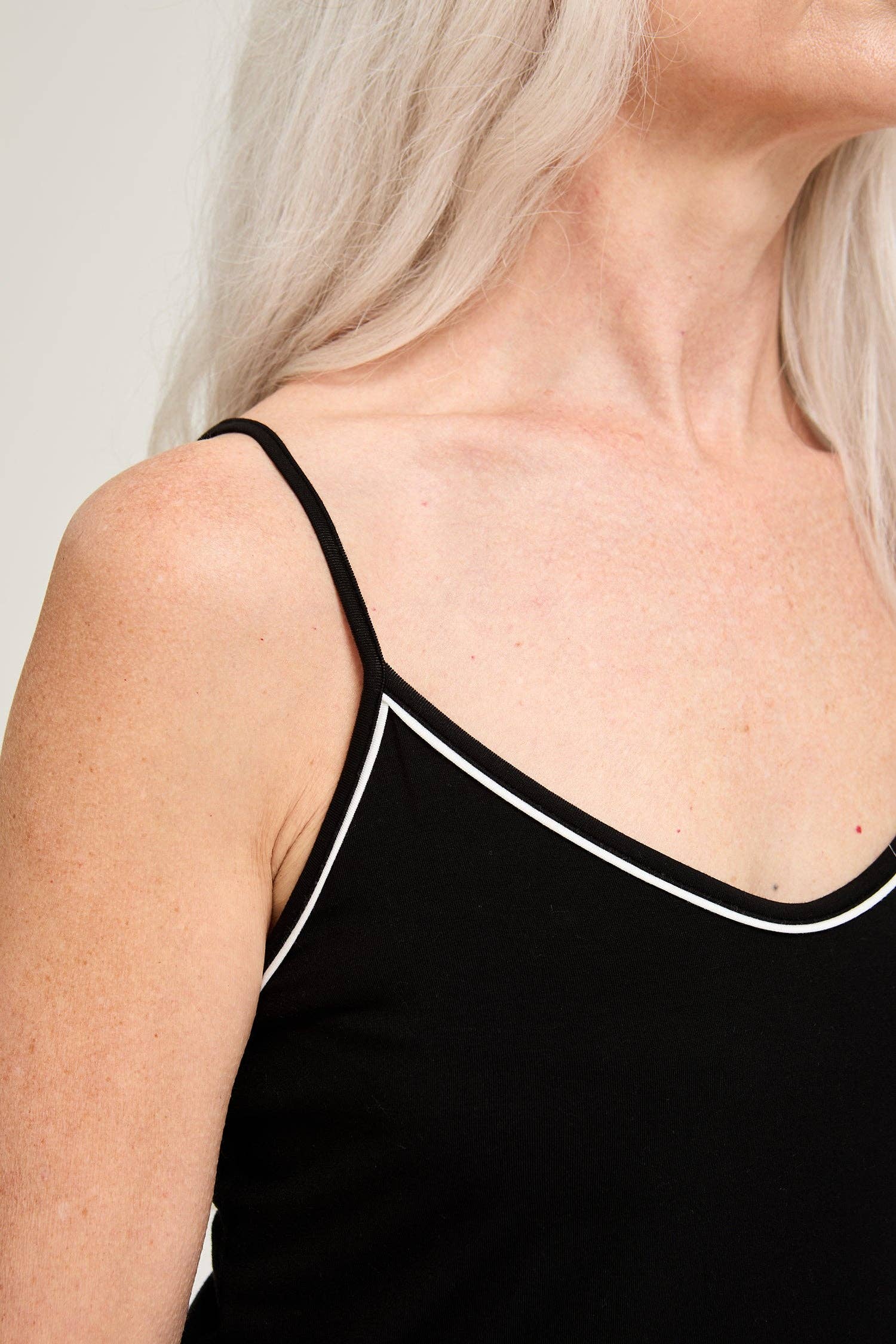 Zwart Bamboe Nachthemd in Zwart voor groothandel op Faire1