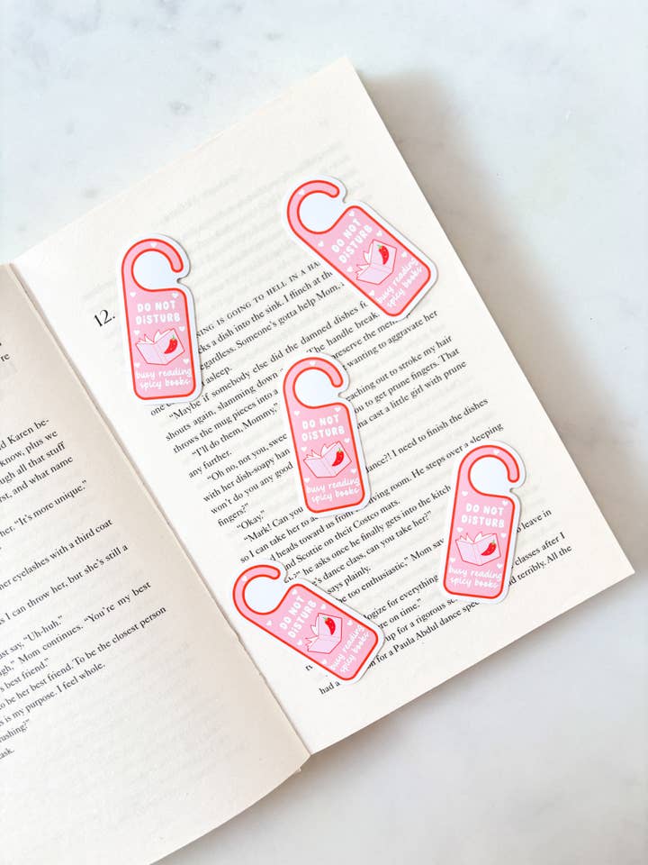 Bitte nicht stören – Würzige Bücher Aufkleber für den Großhandel von Fleurs on Sunday