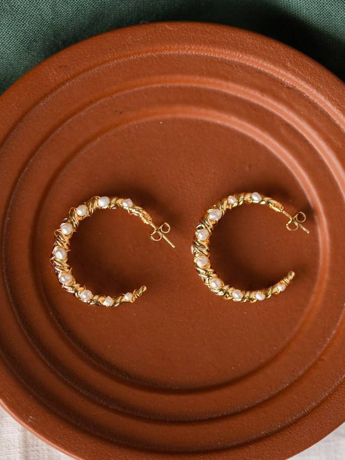 Créoles Amira - Perles d’eau douce - Grandes pour la vente par SIKA BIJOUX