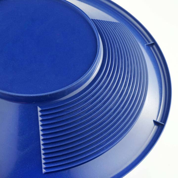 Adventure Market – wholesale Sporting accessories – 10" Blue Dual Riffle Gold Pan