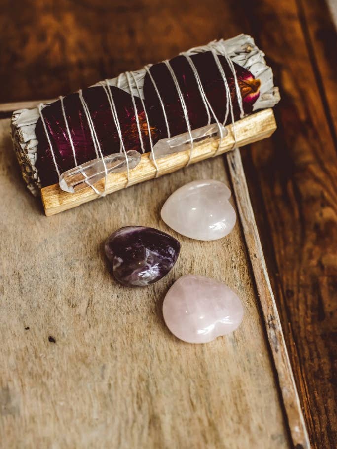 Grands Cœurs en Pierres Précieuses – Symboles d'Amour et de Guérison Émotionnelle pour la vente par Mindful Living Co.