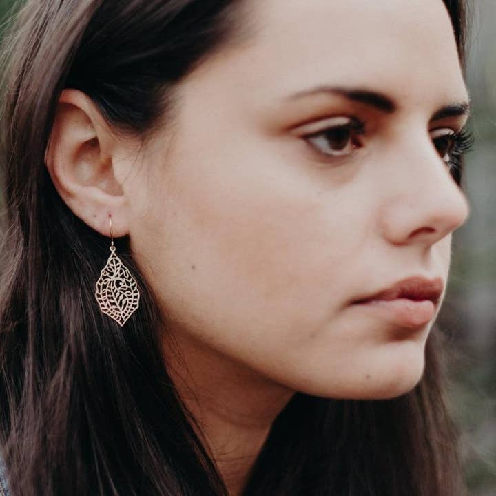 Kleine filigraan oorbellen voor wholesale door Bec Stern