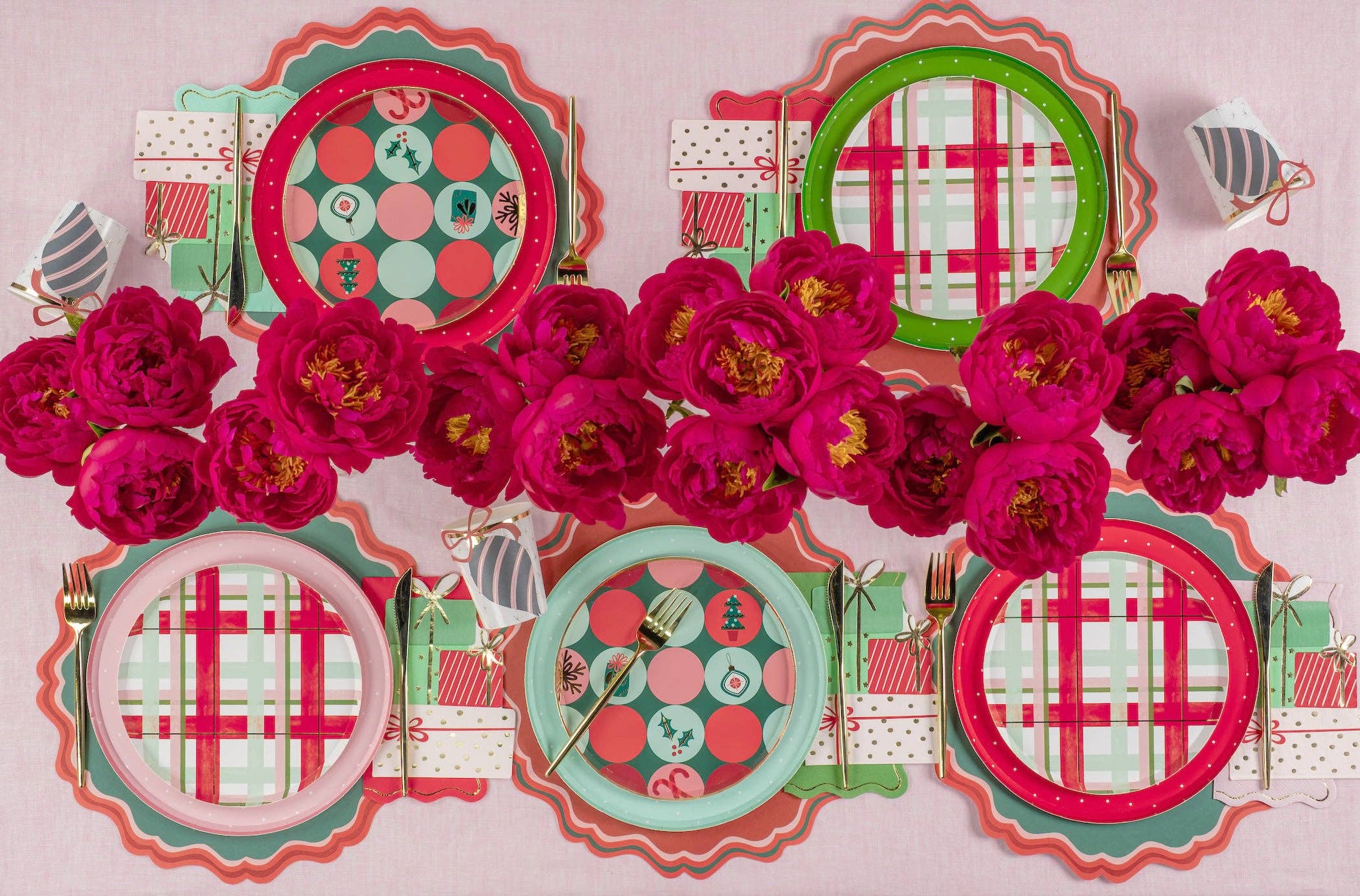 Gatherings by Curated Paperie - Wholesale Disposable Plate - HOL25-DNP7-Christmas Cheerful Dinner Plates6