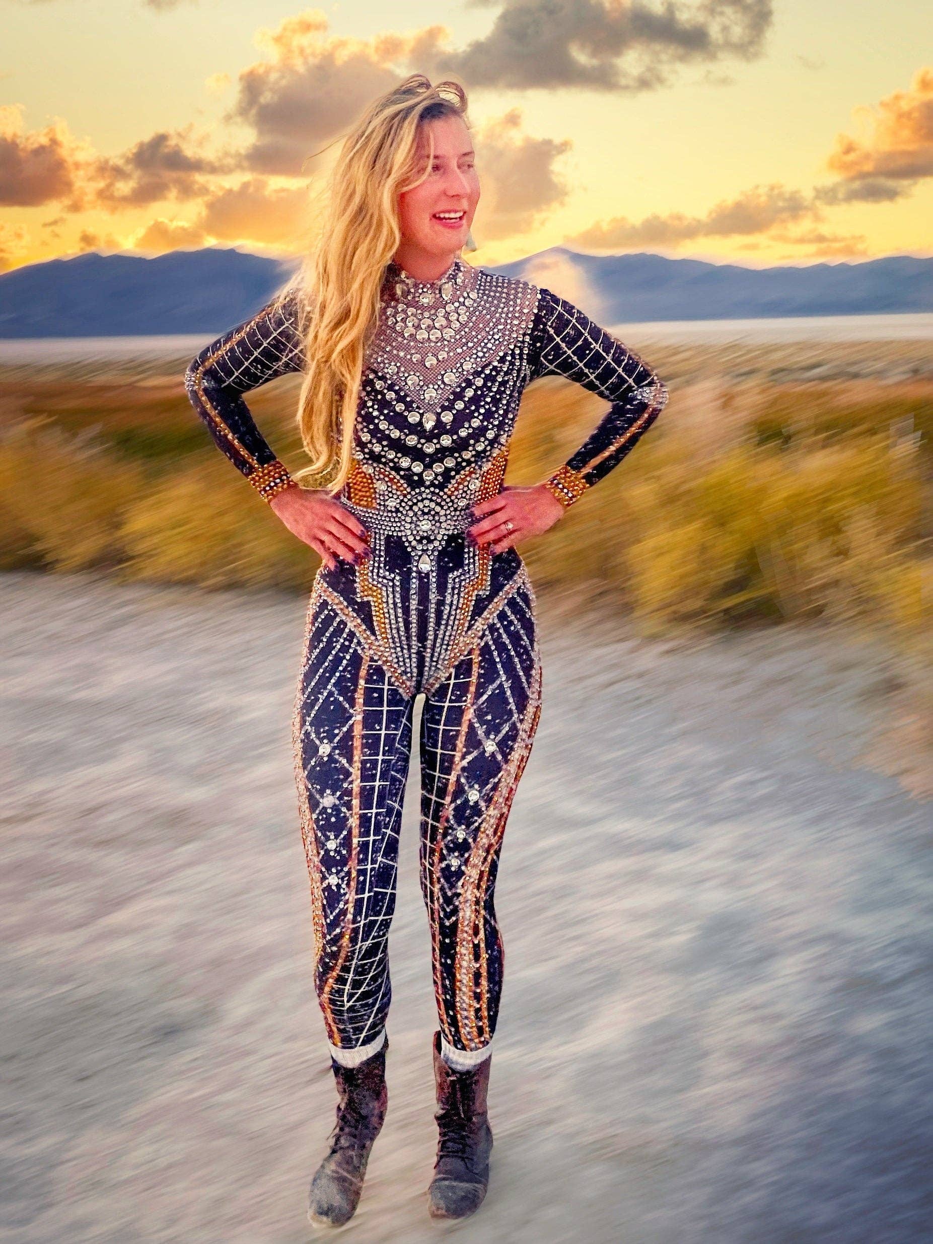 Manifestie - Wholesale Bodysuit - Dames - Pleiades rhinestenen festivaloutfit, luxe kristallen catsuit, trouwcatsuit, raveoutfit Burning Man, disco-performance danskostuum4