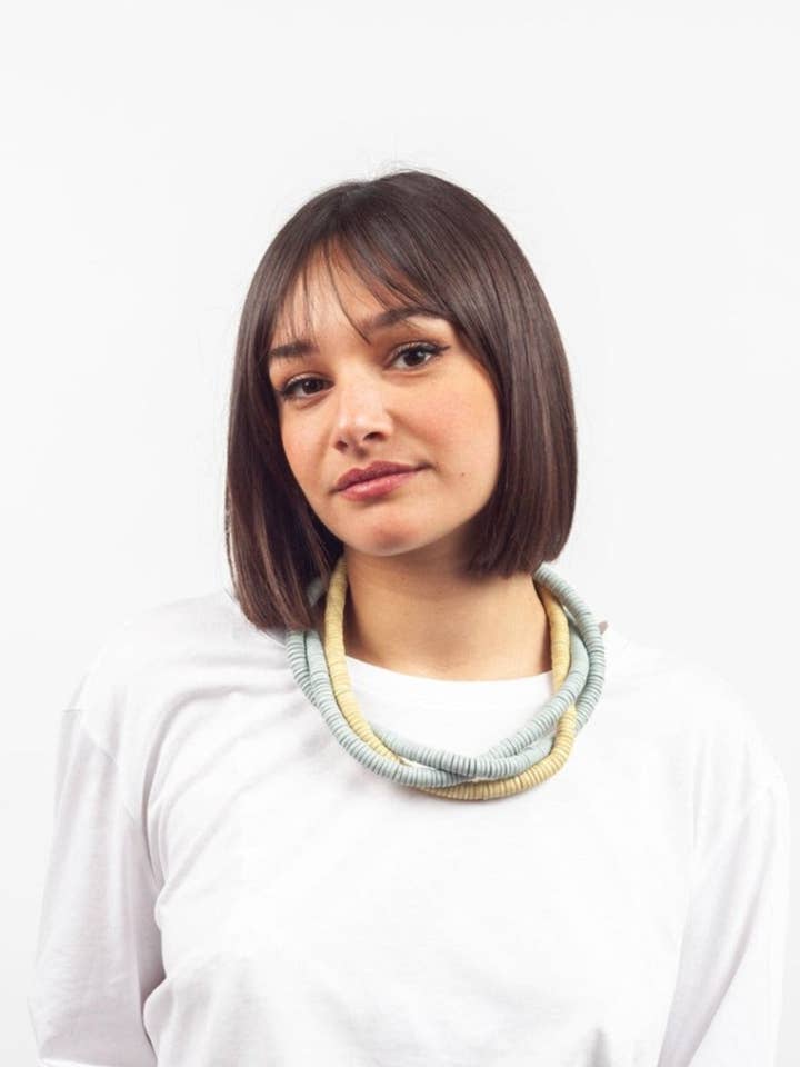 Collier artisanal court en bois Jupiter pour la vente par Bijondo