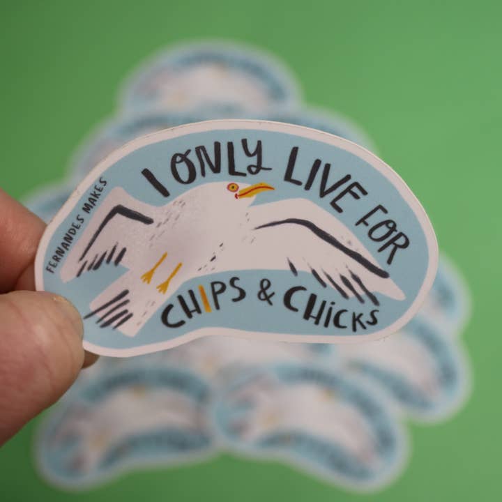 Sticker vinyle Mouette - Je ne vis que pour les chips et les poussins ! pour la vente par Fernandes Makes