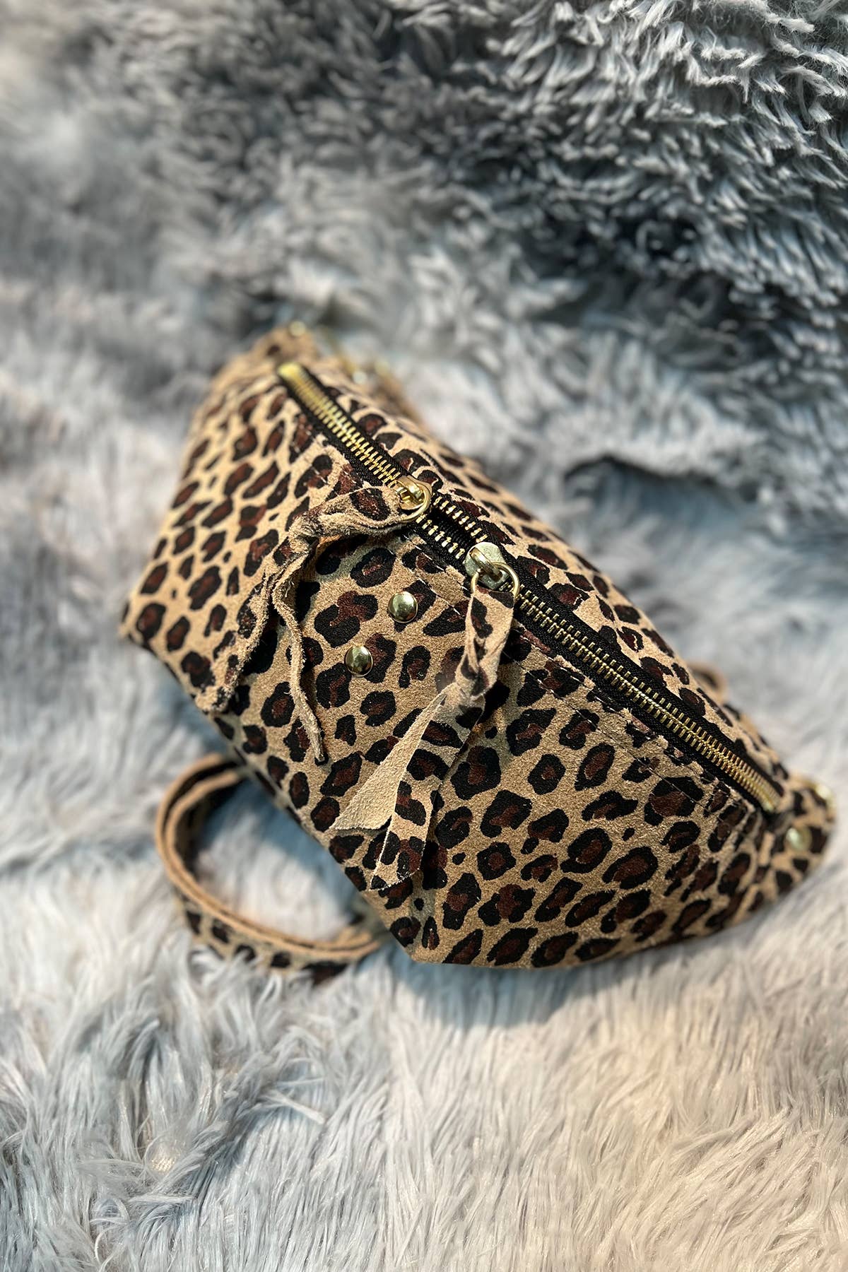 Cherry Paris – wholesale Midjeväska - Dam – NELLY LEOPARD midjeväska i leopardmönstrad mocka - 4061B4