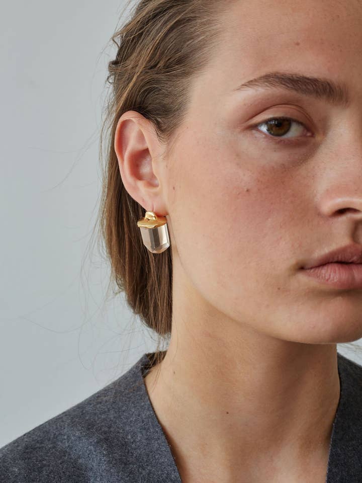 MINCHALÁ EN BOUCLE D'OREILLE pour la vente par MUSSO STUDIO