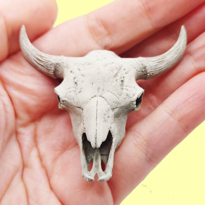 American Bison Skull Replica- 1:12 scale size for desert diorama, western dollhouse, arts and crafts, miniature oddities (1 skull) for wholesale by The Scale Grail