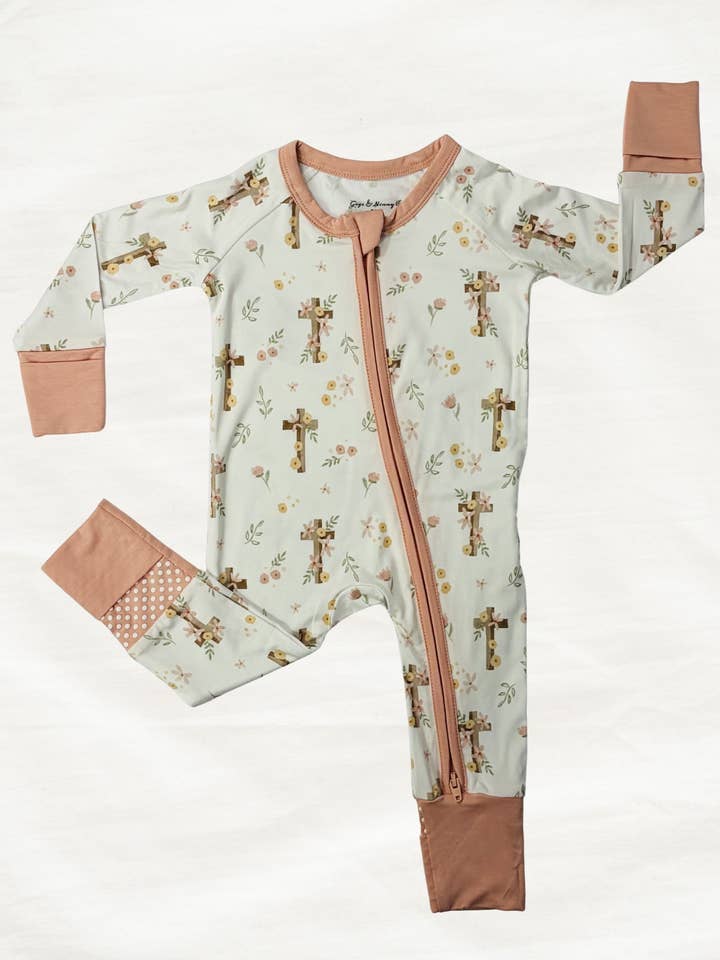 Pyjama Zippé Croix Florale pour la vente par Gigi & Ninny Co