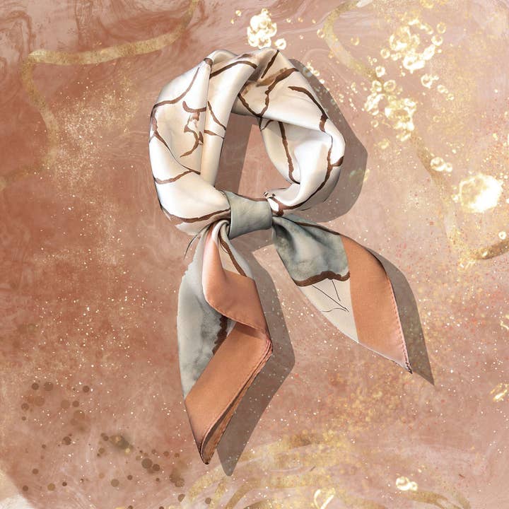 Sjaaltje - trendy kleurrijk - 70 x 70cm - silk - zijde voor wholesale door Lourens Exclusive