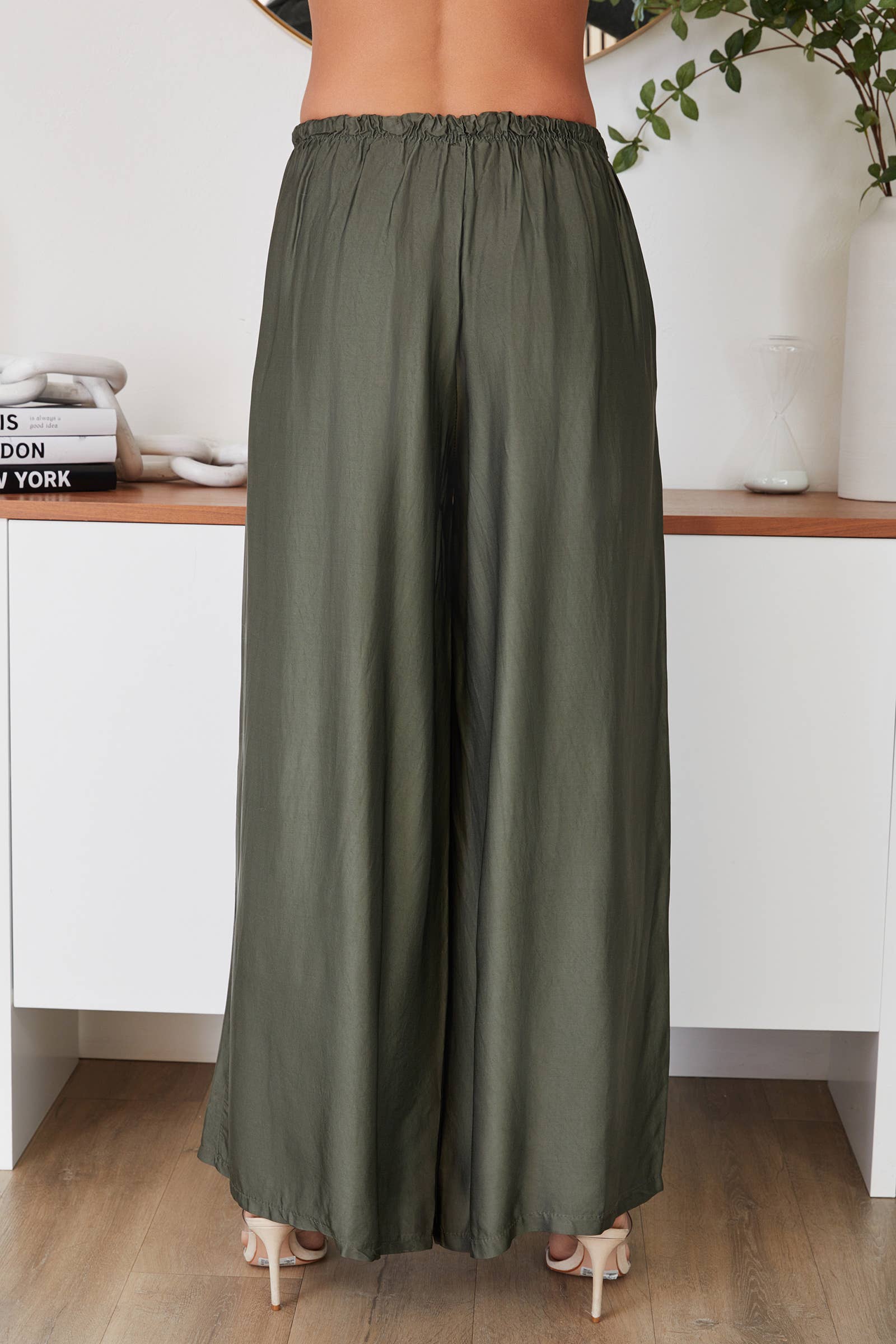 MILIO MILANO – wholesale Pants – Women's – SILKY WIDE LEG PANTS (11505)2