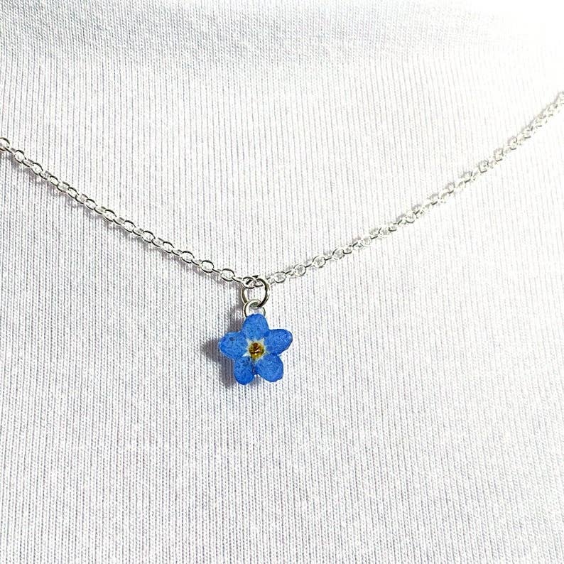 Nordic Flowers - Vente Colliers à pendentif - Collier en résine fleur pressée Forget Me Not3