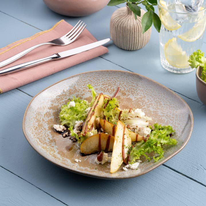 Konstnärlig djup tallrik i porslin | Ojämn form för wholesale av Ariane Fine Porcelain