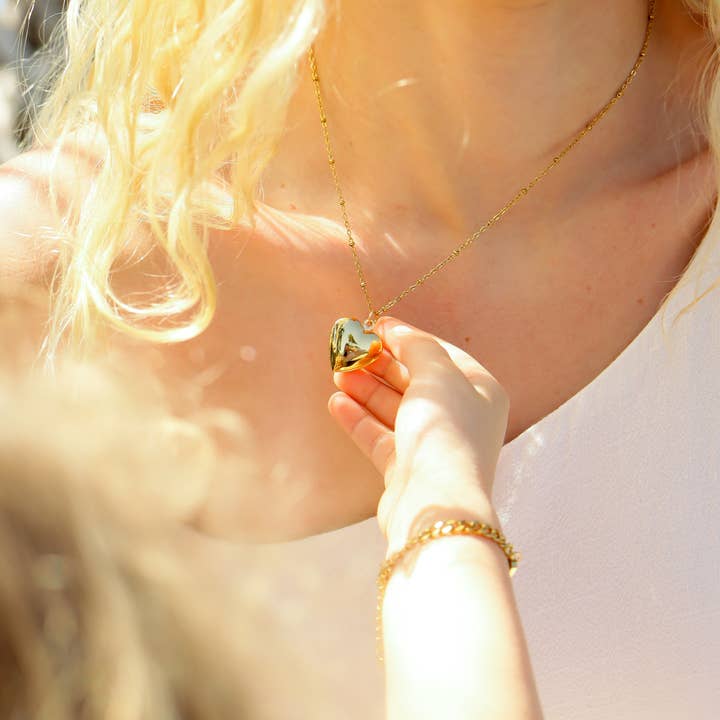 WJW - Wholesale Locket necklace - 18K Gold PVD Stainless Steel Heart Locket / PDL02391