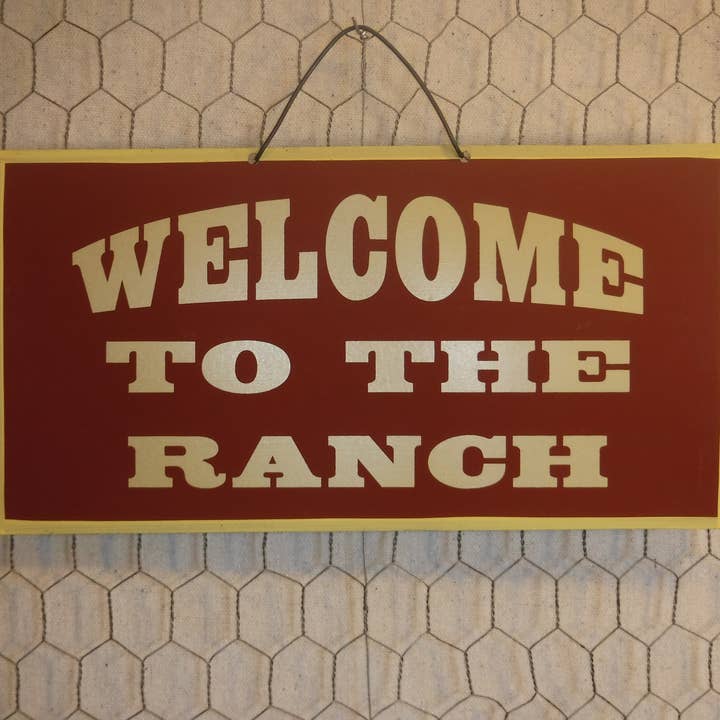 Ranch-005 pour la vente par The Dapper Monkey and Co.