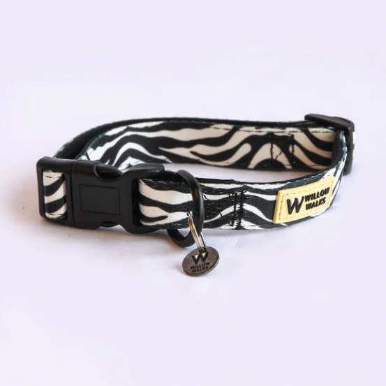 Willow Walks zachte verstelbare kraag in zebra voor wholesale door Willow Walks Studio