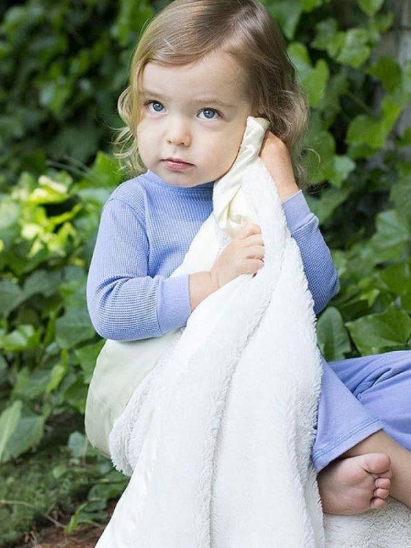 Couverture de bébé en satin plat de luxe avec bordure pour la vente par My Blankee