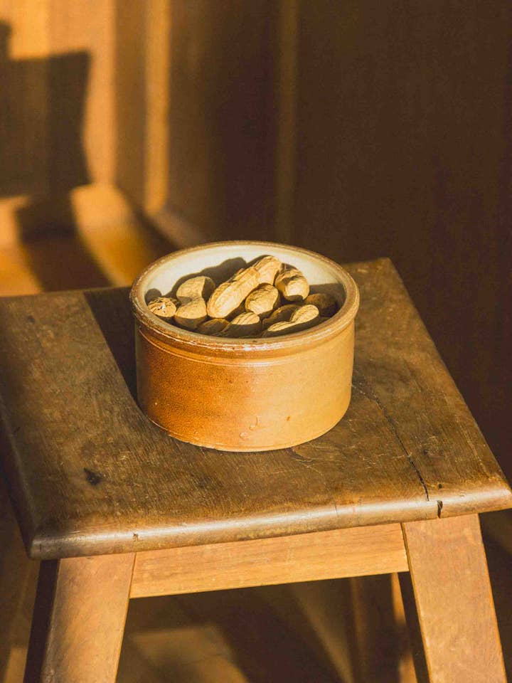 Stoneware pot for wholesale by Eloge