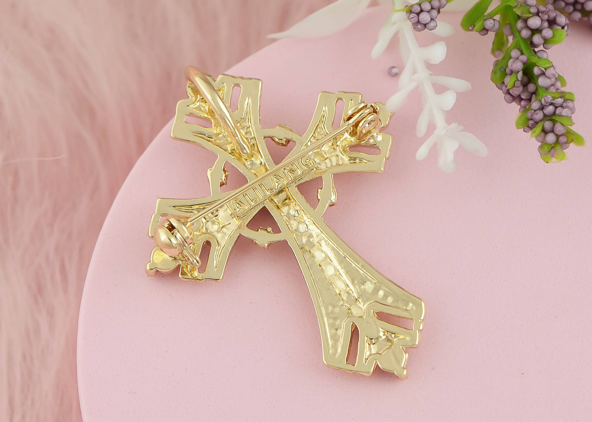 AK Brand - Vendita all'ingrosso Spille - Spilla a forma di croce religiosa argentata con strass32