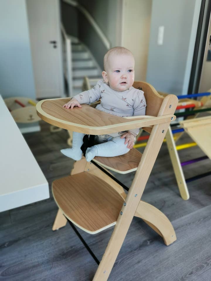 Chaise haute réglable en bois premium EMBLA pour enfants Naturel pour la vente par Forest Kids