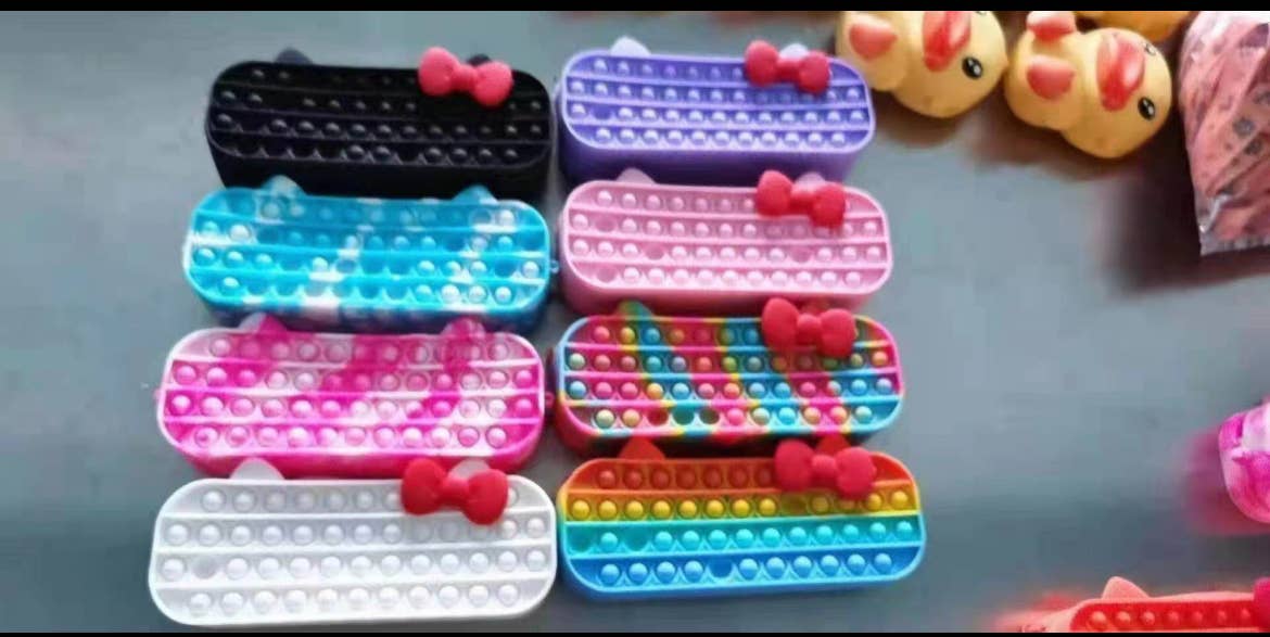 AlexisandGreenberg – wholesale Fidget Toy - Barn – Nya Kitty Fidget mode accessoarer penna väska med dragkedja6