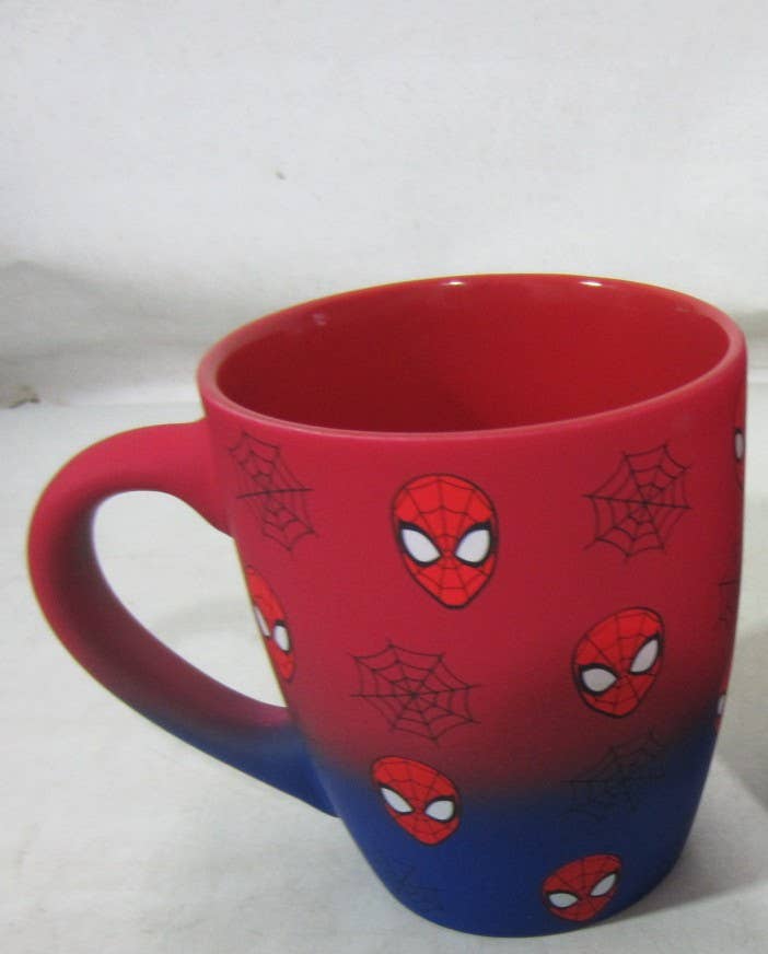 Silver Buffalo - Vente Tasse à café - Mug courbé jumbo 25oz Spiderman Spidey Webs Soft Touch Ombre1