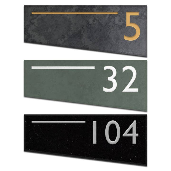 Personliga graverade husnummer, modern vinklad design för wholesale av The House nameplate company