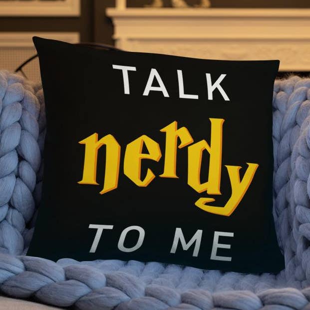 Prata nördig med mig - Kudde för wholesale av The Philosopher's Shirt