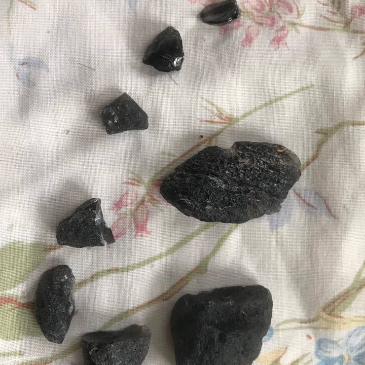 lotusleafaltars – Engroshandel Spirituelle sten og krystaller – Tektisk sæt: Moldavite, Desert Glass, Herkimer, P O F