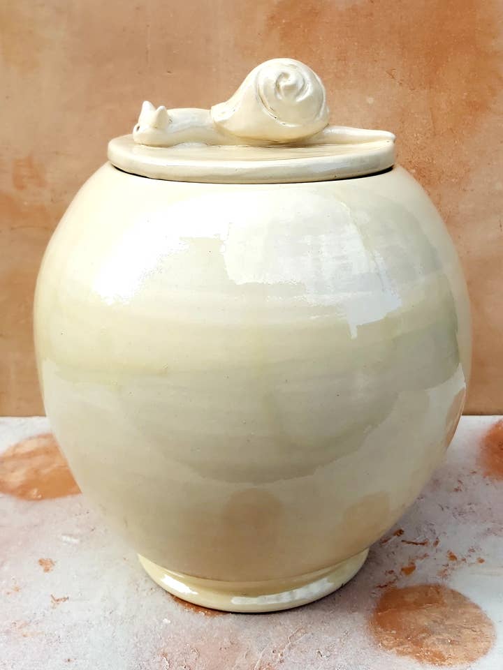 Snail jar #2 for wholesale by Cerámica Roca Caus