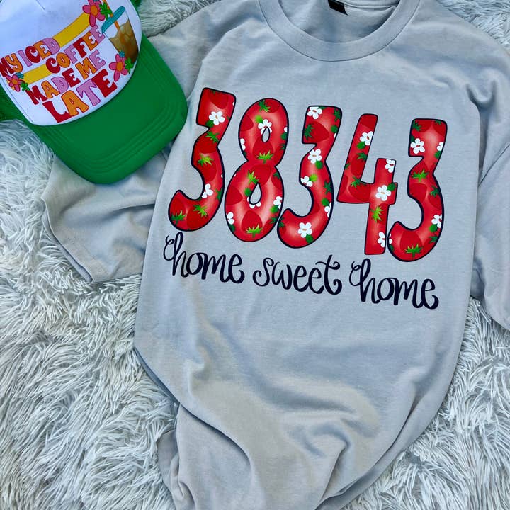 Frutti d'estate Maglietta con codice postale personalizzato Fragola per la vendita all'ingrosso da parte di on the Bayou