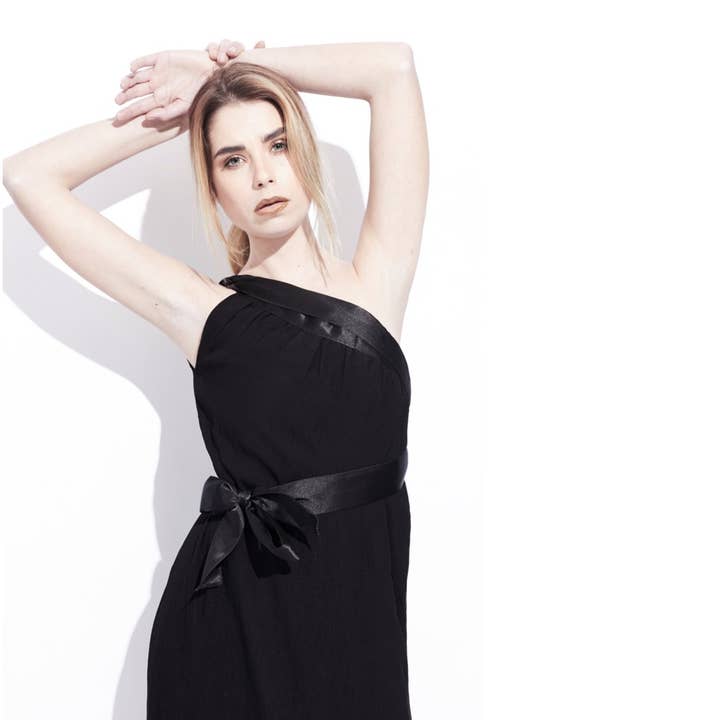 Abito con gonna asimmetrica +5 in 1 per la vendita all'ingrosso da parte di TIMELESS by EYLLYE