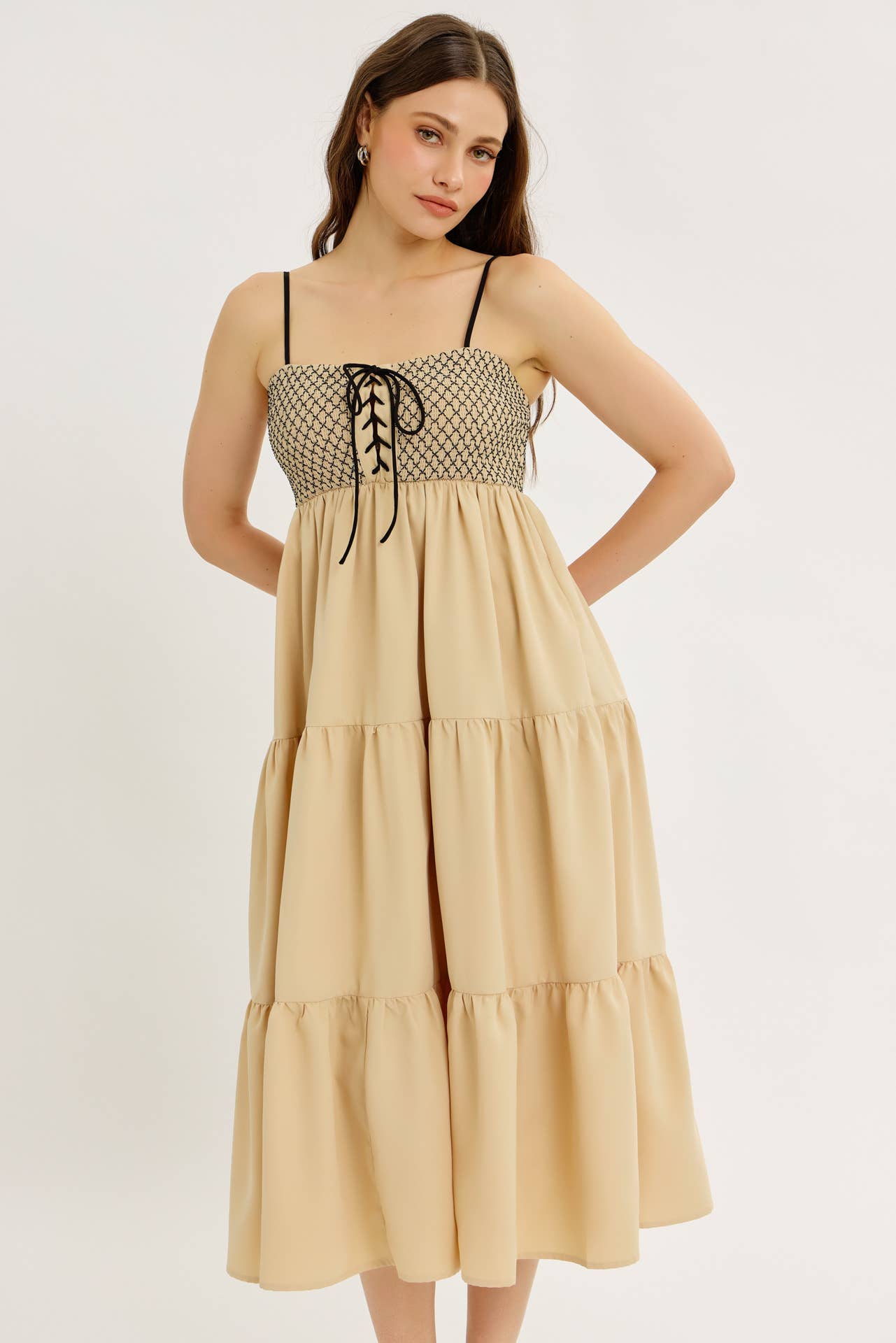 idem ditto - Wholesale Jurk - Dames - OPVALLENDE MIDI JURK MET GESMOKTE CONTRAST EN VLOTTE TOUCH2