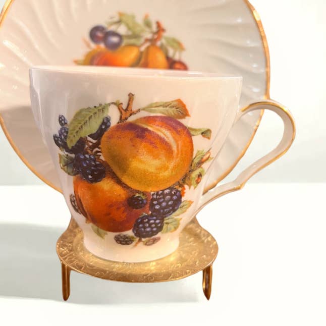 Bougie Tasse à Thé Parfumée à la Fleur de Cerisier | Cadeau Vintage, Élégant, Unique pour Elle pour la vente par Nefer Designer Candles & Home Decor