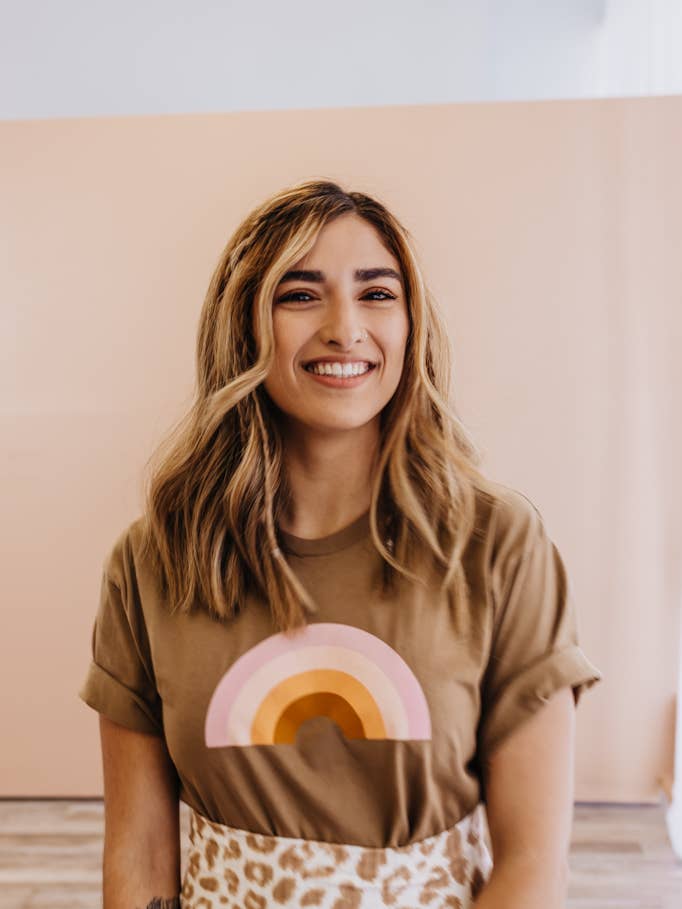 Crowned Free – wholesale T-shirts med screentryck – Dam – Nådig vänlighet Tee0