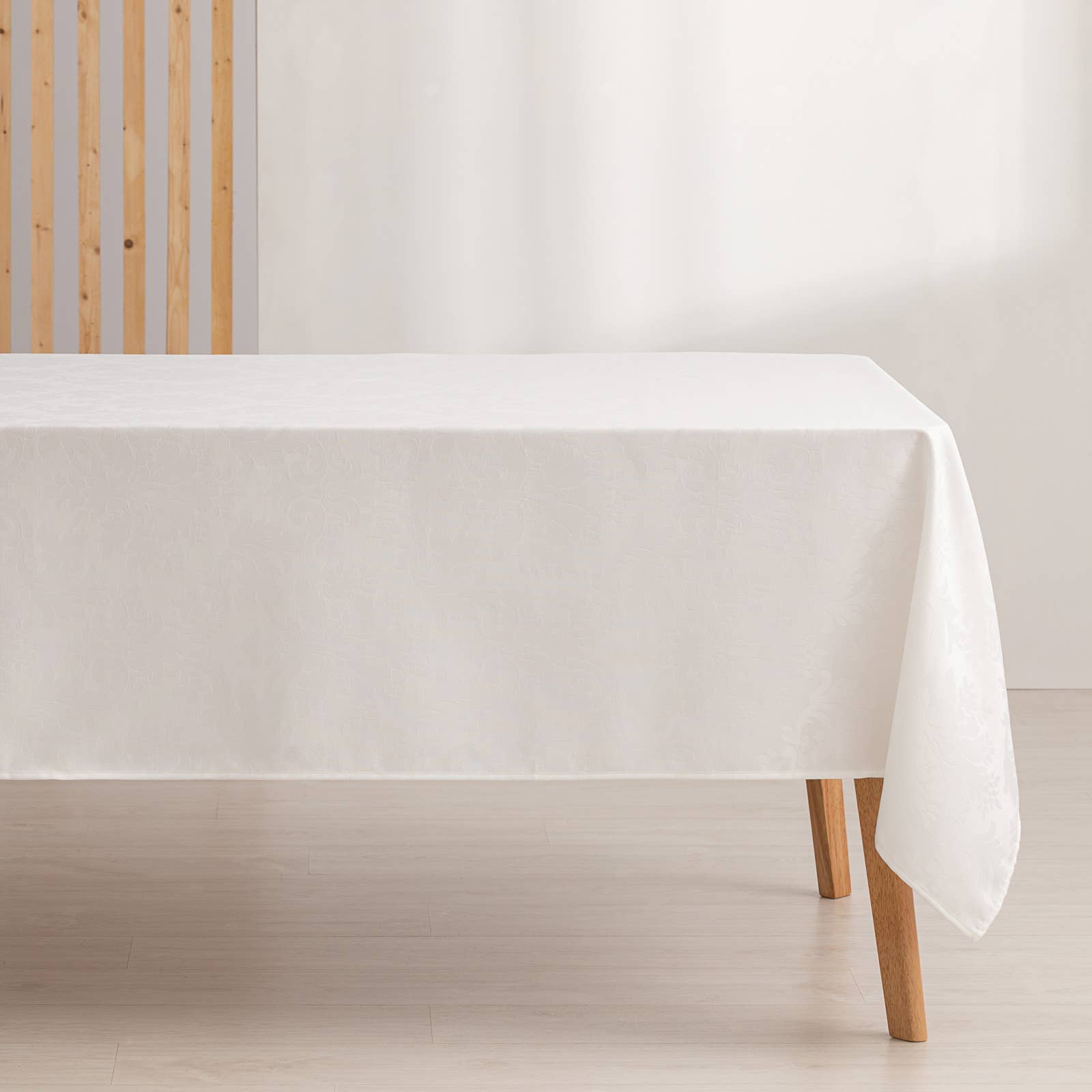 GAMUSI – wholesale Duk – Vattentät jacquardduk i bomull med blommönster från DAMA13