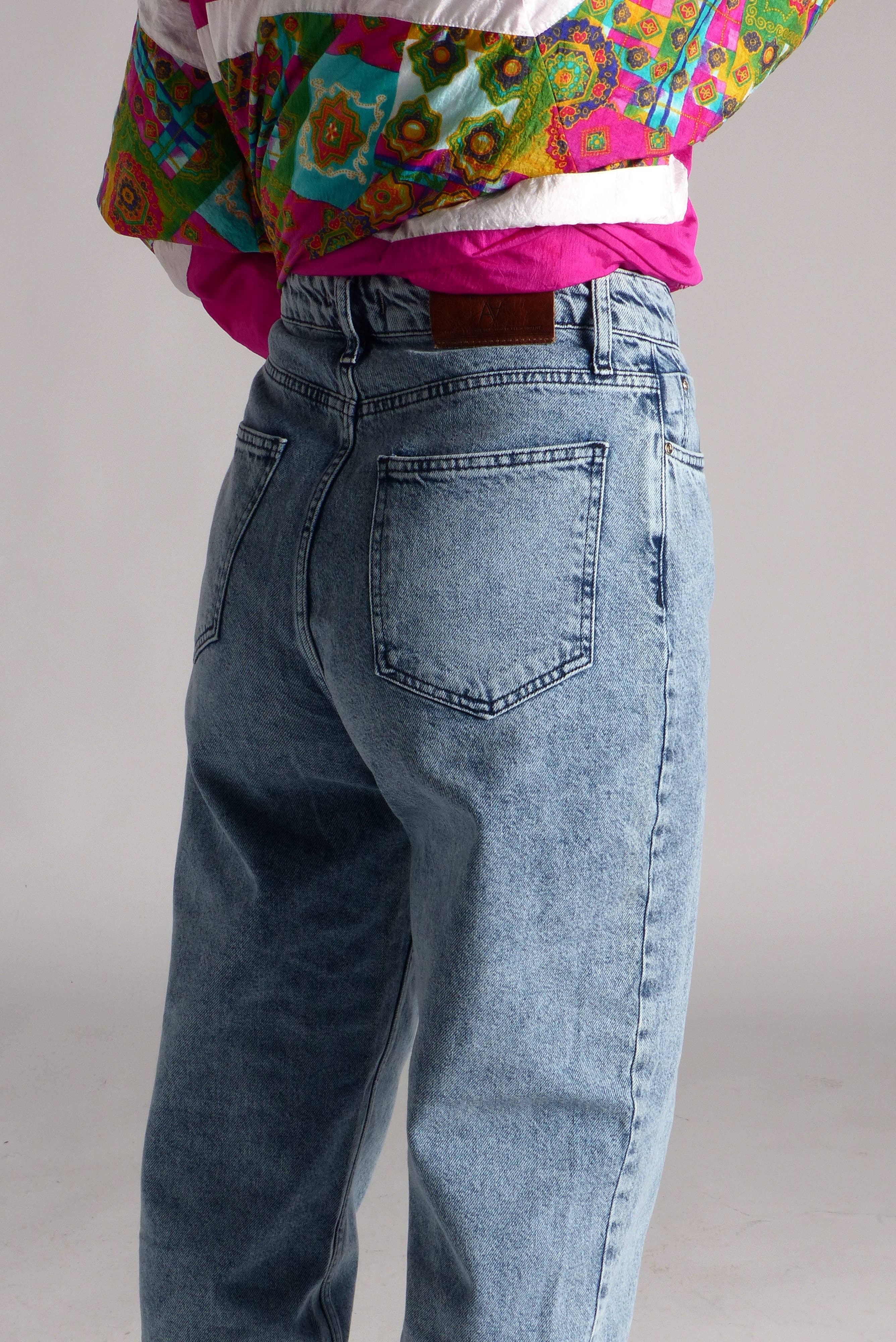 Blue Mom jeans for women - iconic from the 80s for wholesale on Faire4