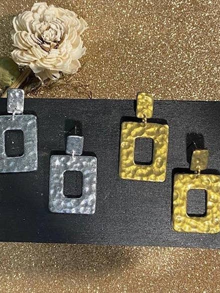 Faux métal martelé en argile, boucles d'oreilles rectangulaires en argile polymère, inspirées du mod du milieu du siècle, faux métal, boucles d'oreilles pendantes, légères, hypoallergéniques pour la vente par Miles and Milo Polymer Clay Collection