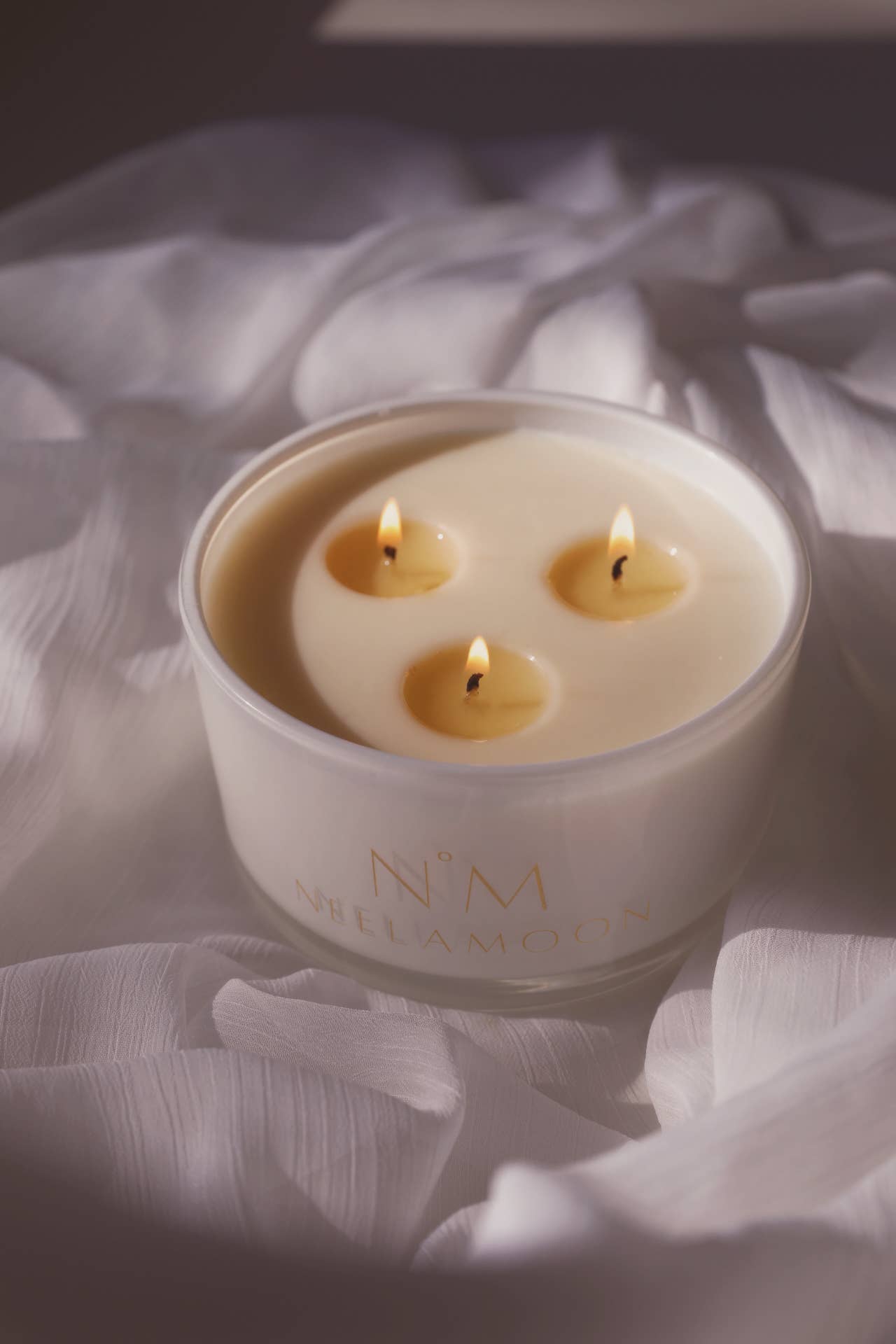 nellamoon - Wholesale Jar/Filled Candle - noir | teakwood, sandalwood, bergamont, lavender1