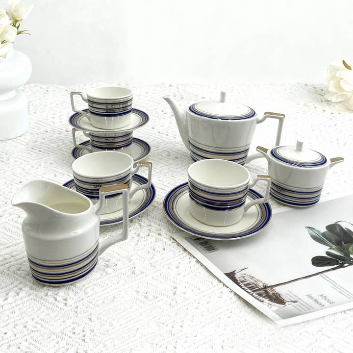 Service à thé vintage, ensemble de 4, services à café en porcelaine fine, blanc pour la vente par Royal Ceramics