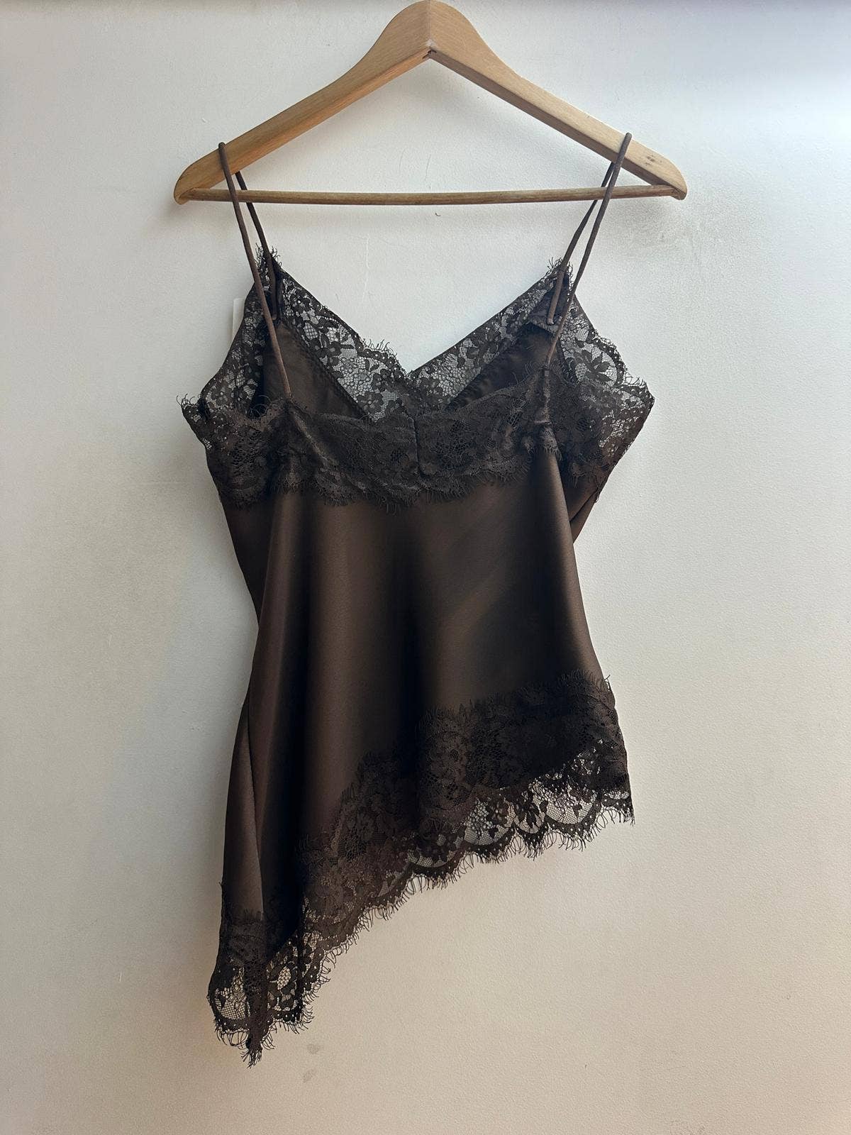 LORIANE - Vente Débardeur – femme - 7462 Haut à bretelle asymétrique en satin4