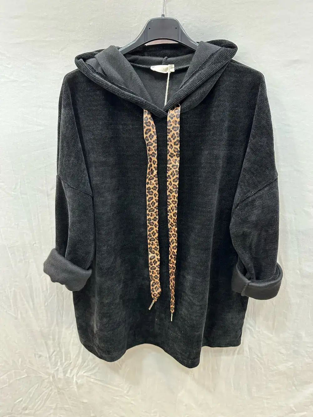 Mimi & Gogo – Großhandel Sweatshirt – Damen – Velourpullover mit Leoparden-Kordelzug11